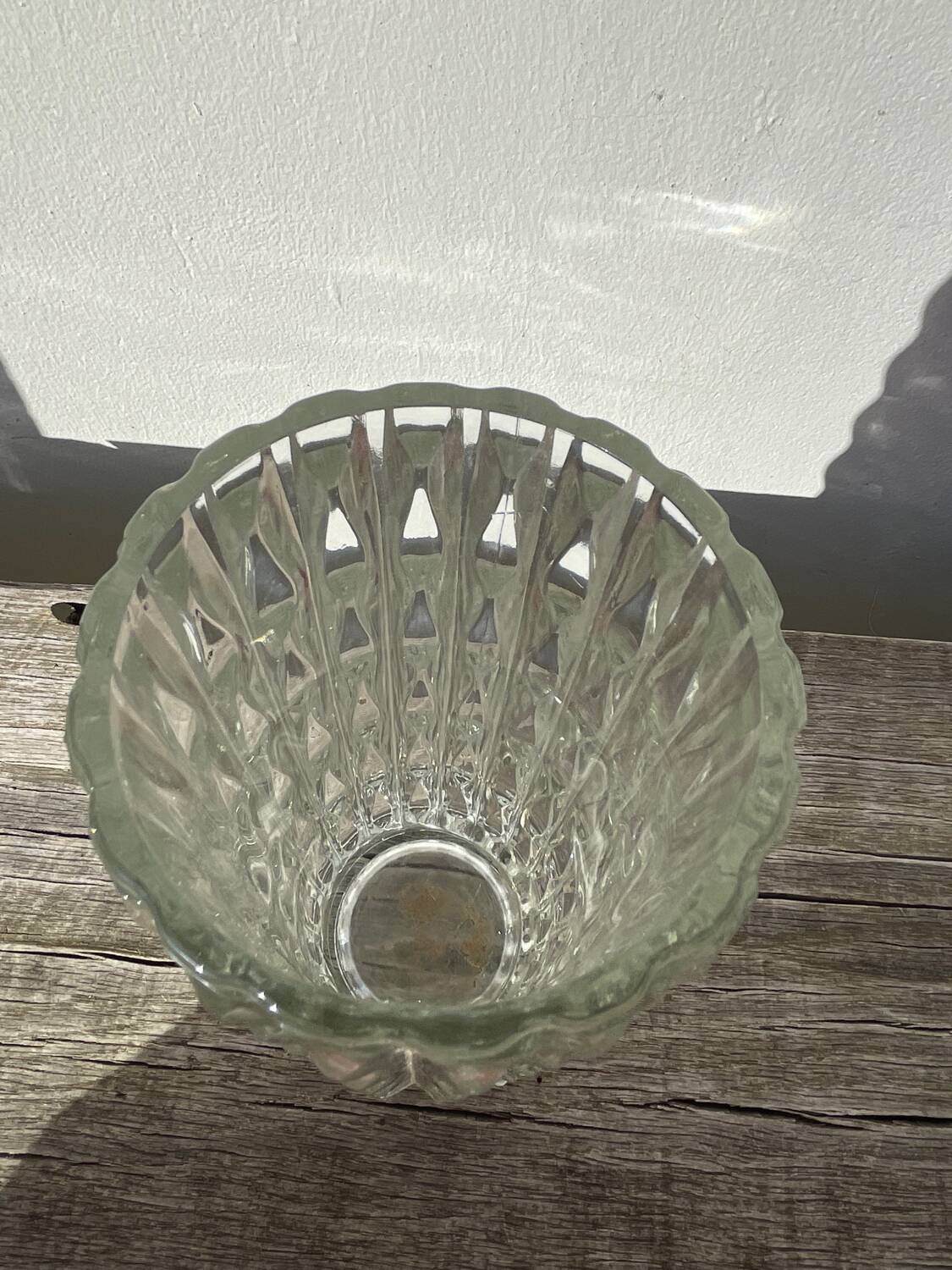 Vase en verre épais transparent