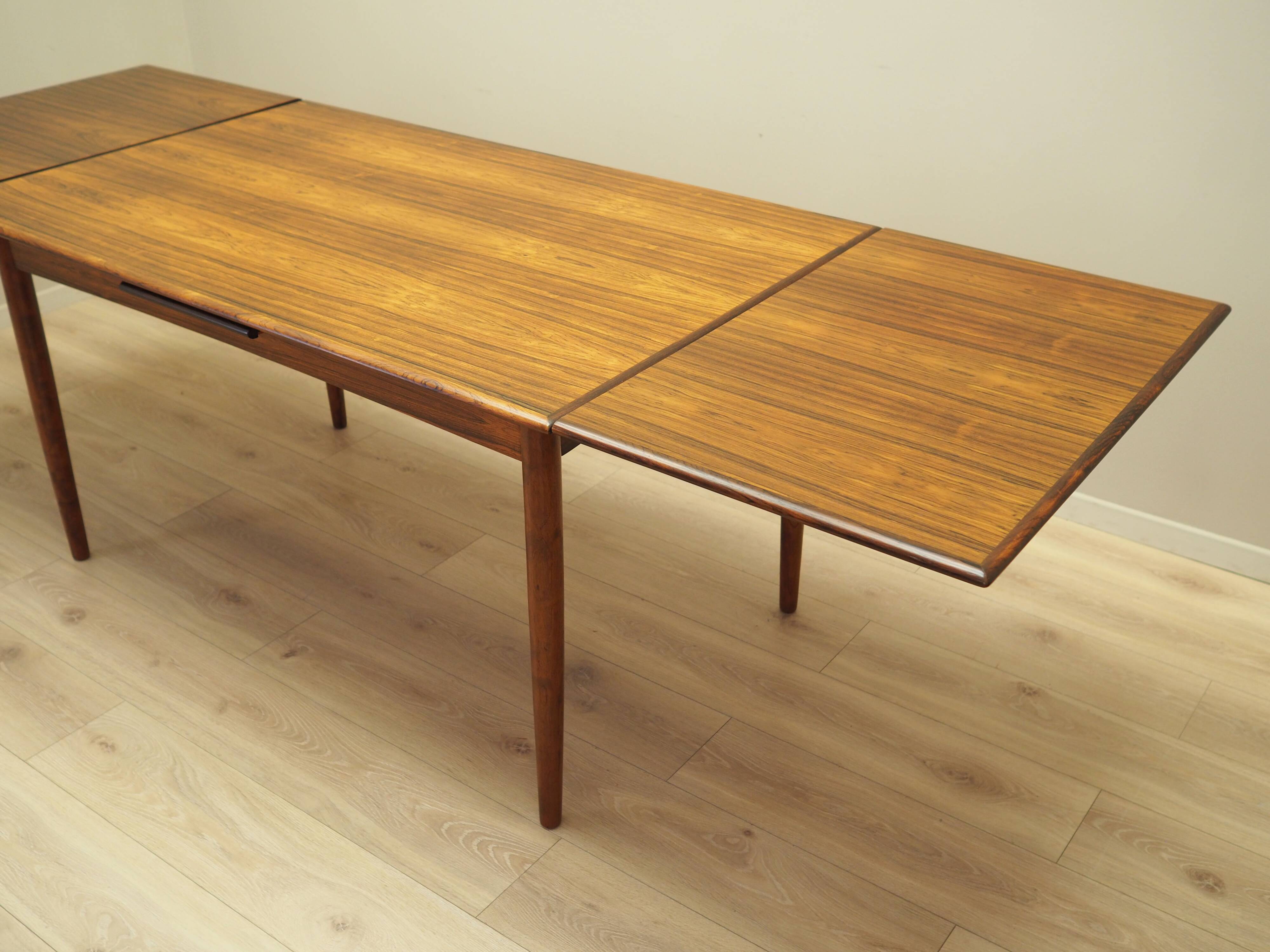 Table en palissandre, design danois, années 1970, production : Danemark
