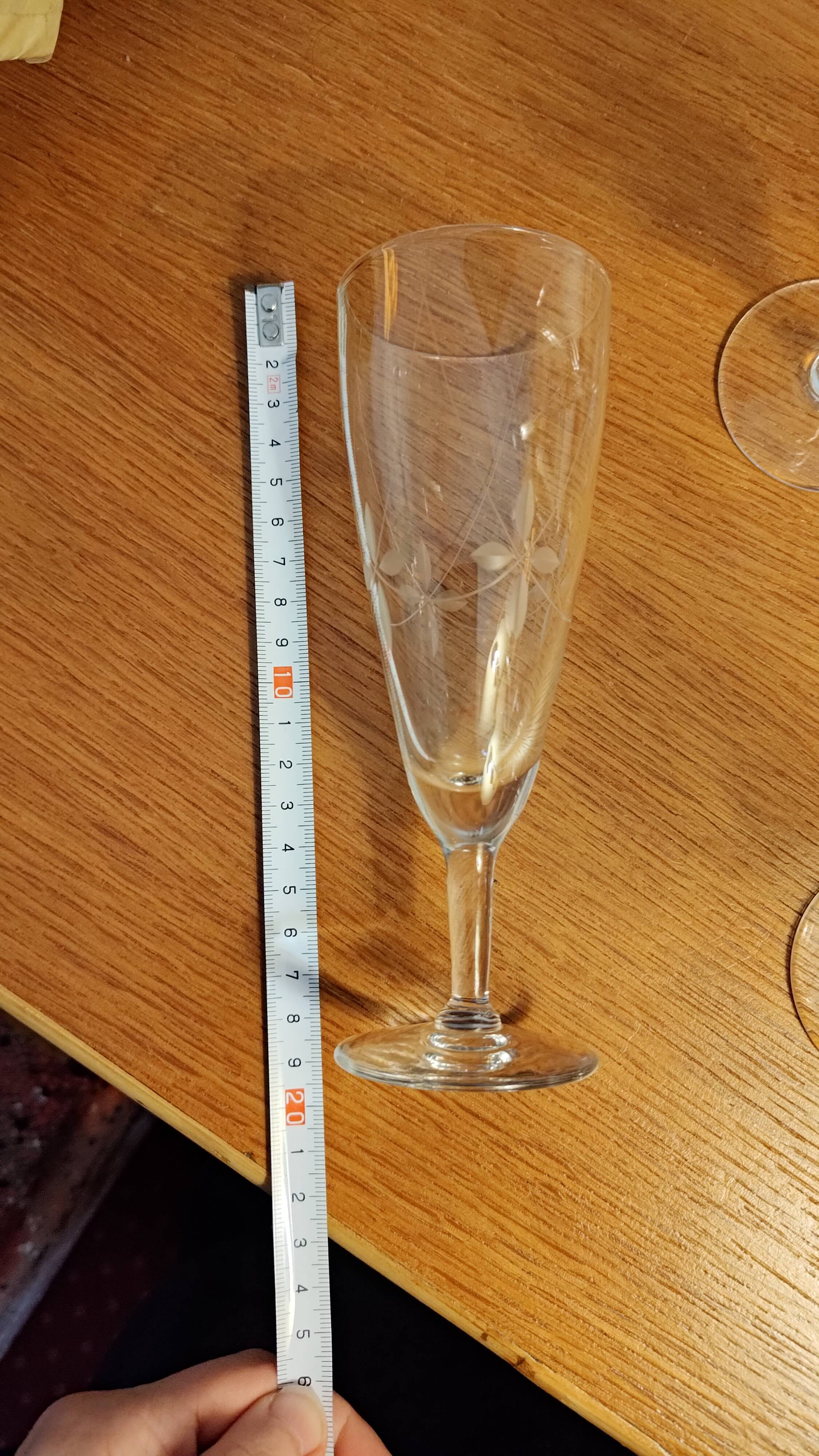 Six engraved crystal champagne flutes