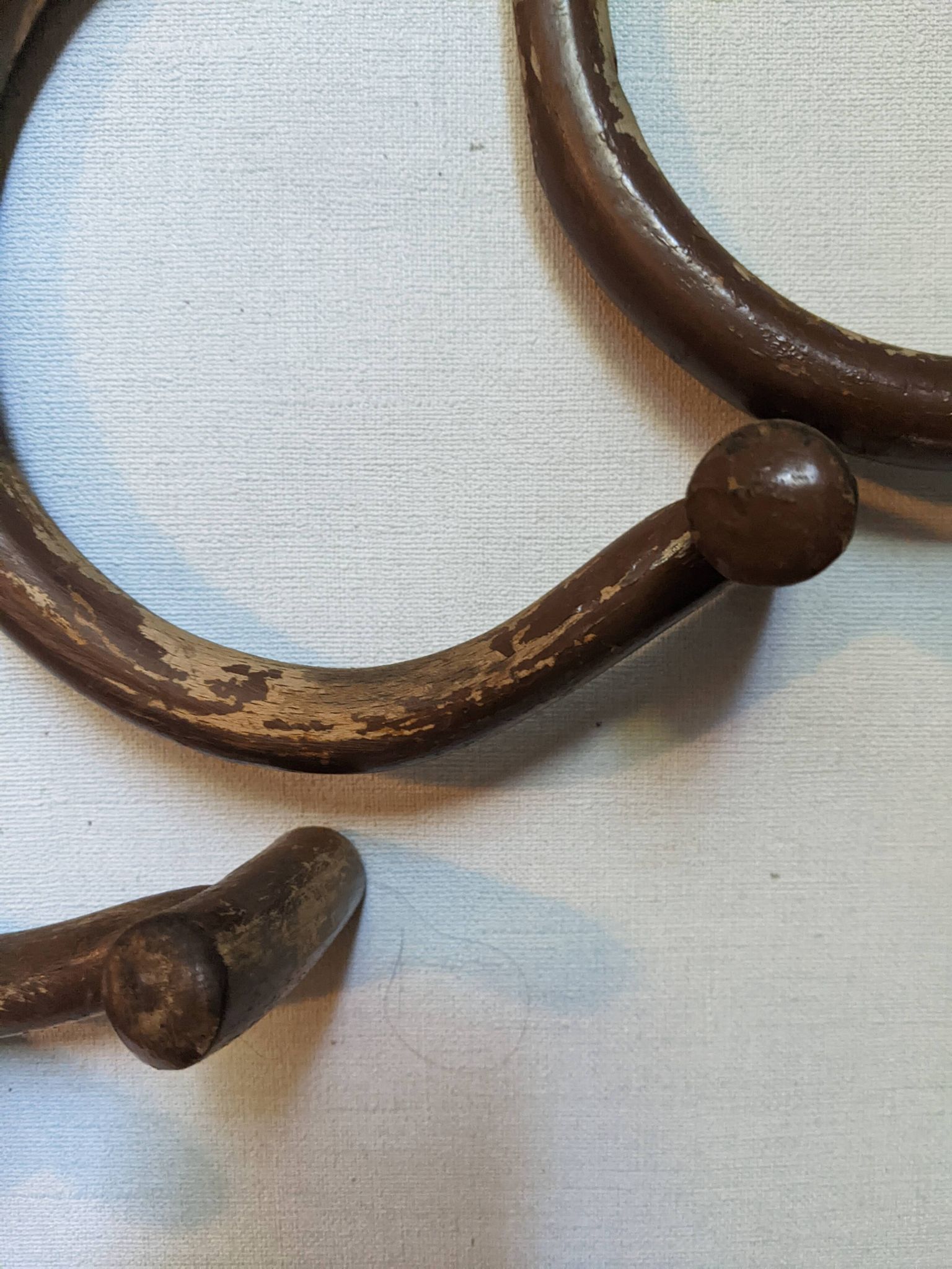 Lot de patères bois courbé de style Thonet