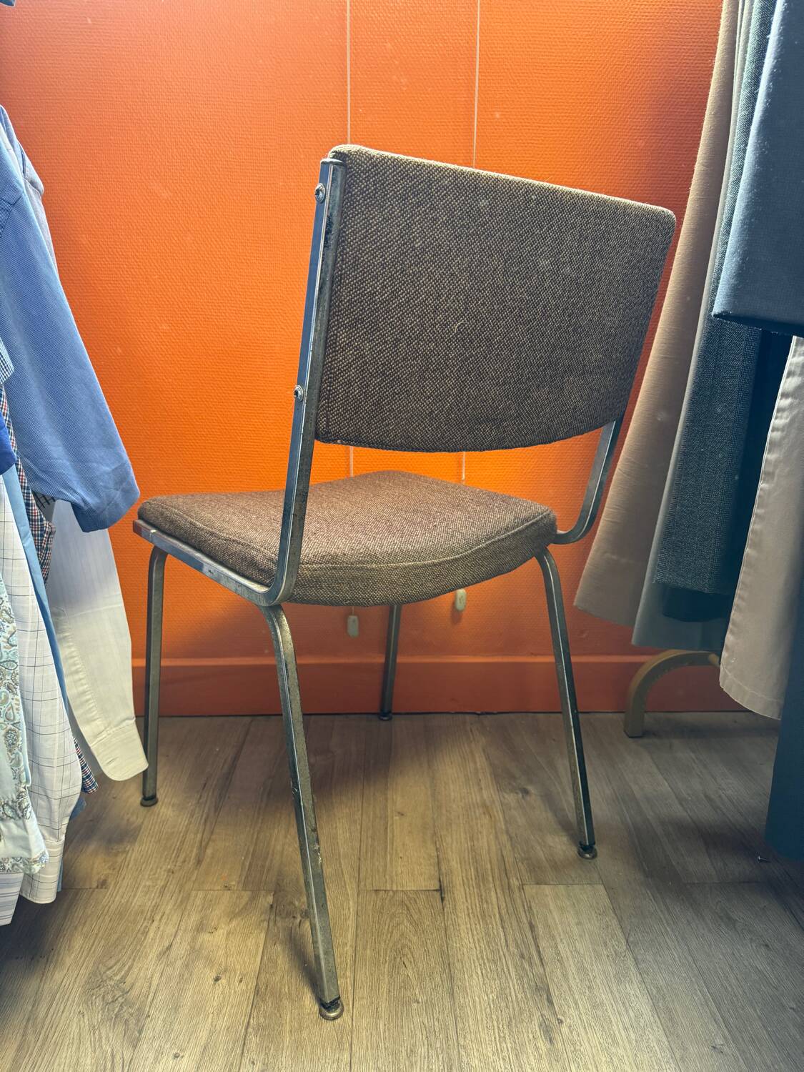 Chaise en métal et tissu vintage 70