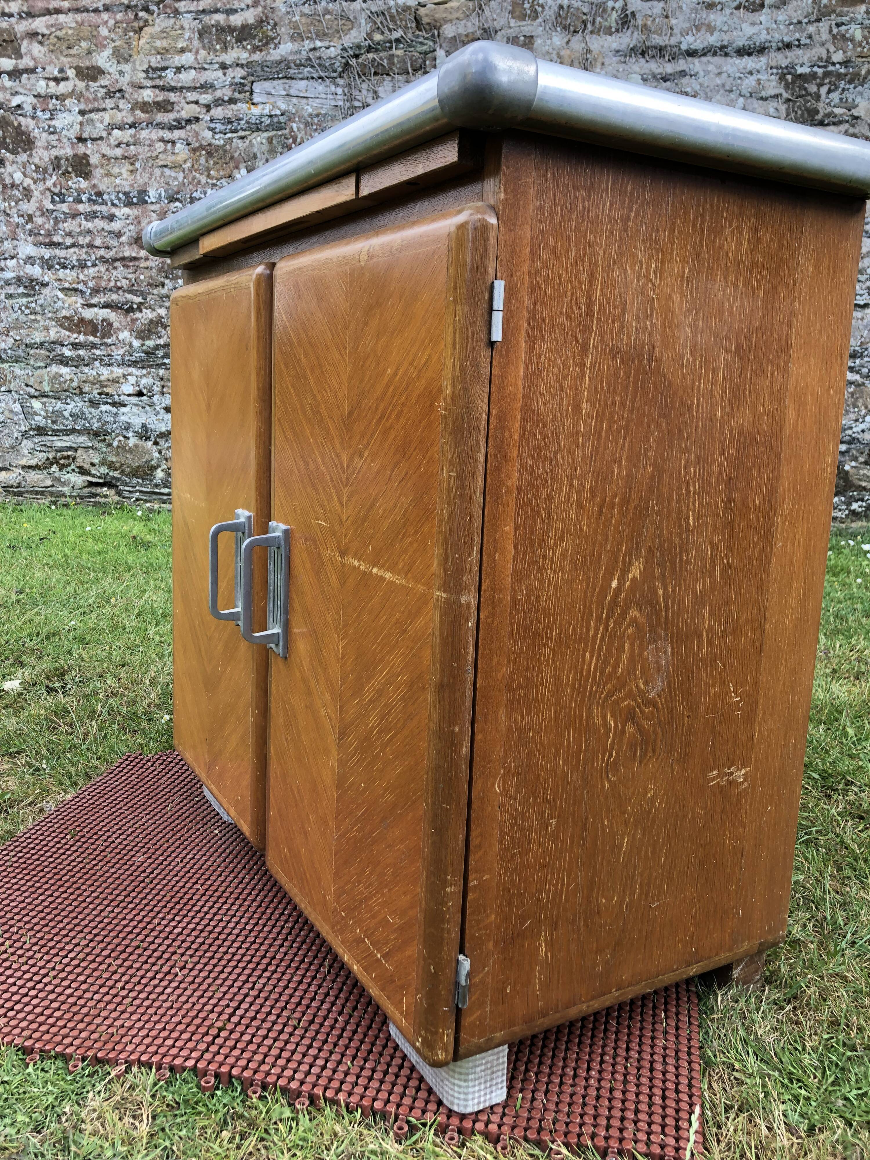 Buffet Mado vintage à 2 portes et 1 tirette en cp chêne.