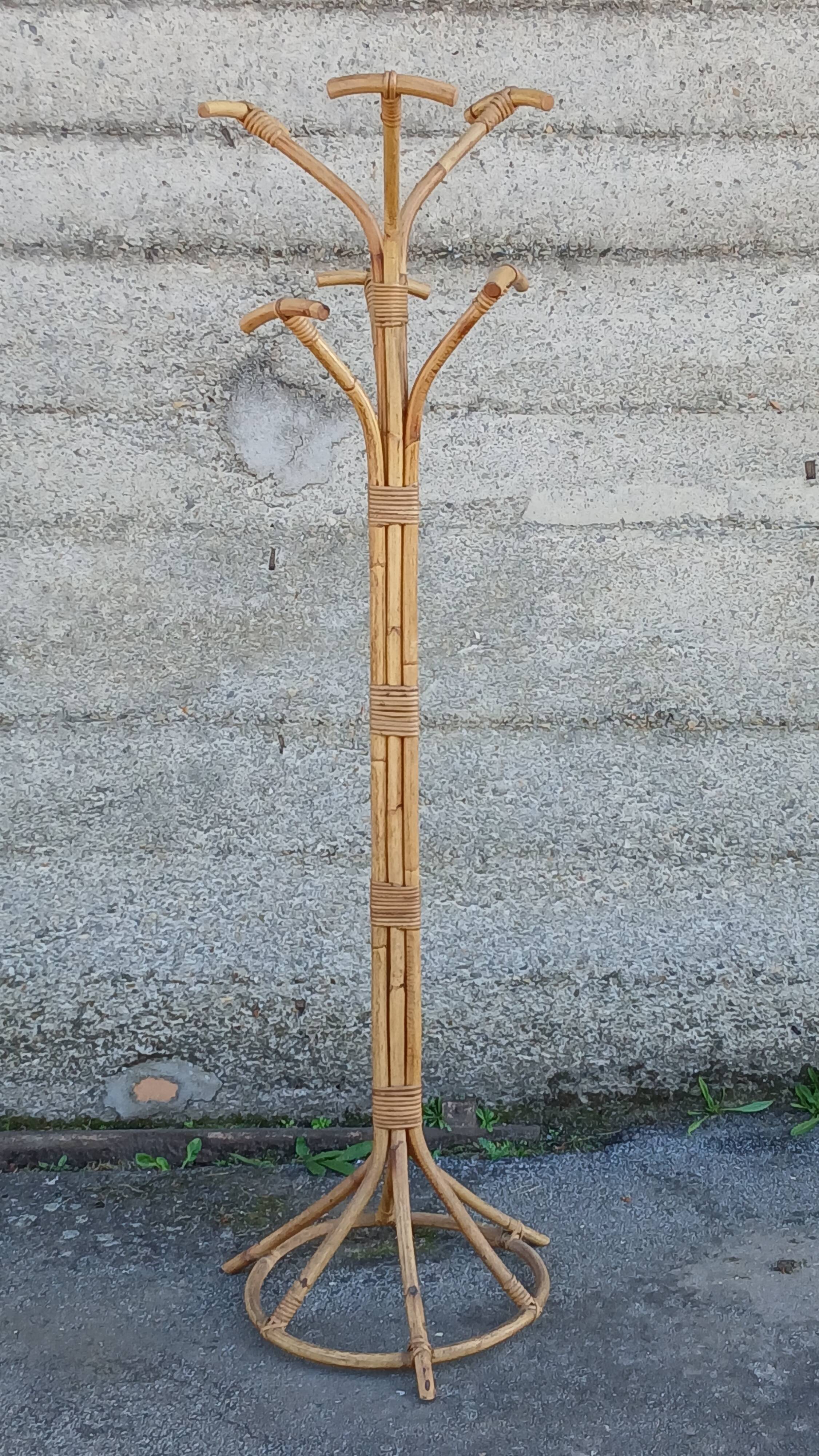 Portemanteau perroquet en rotin et bambou