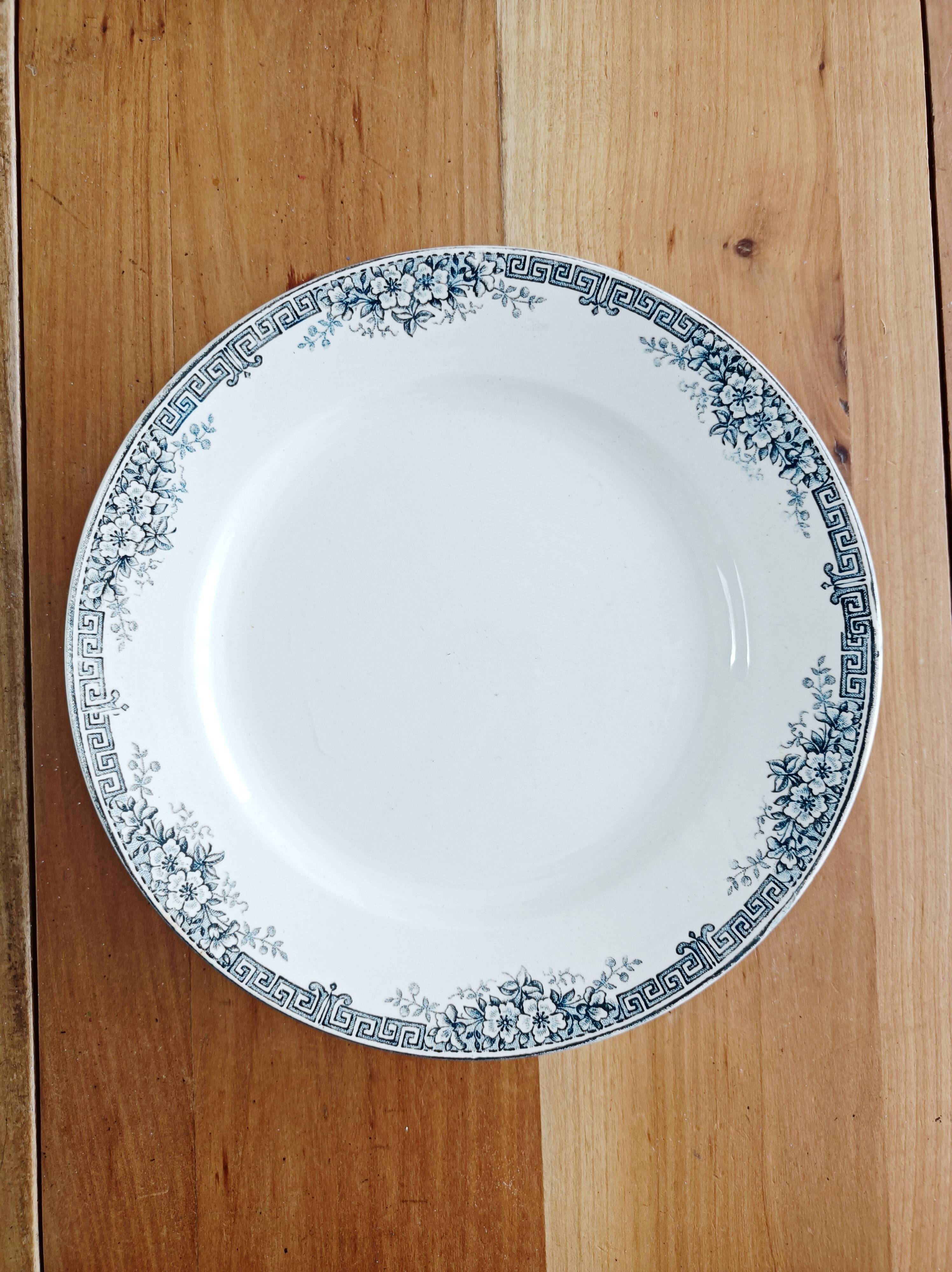 Mounted plate, Saint-Amand ironstone compote dish, Lucy