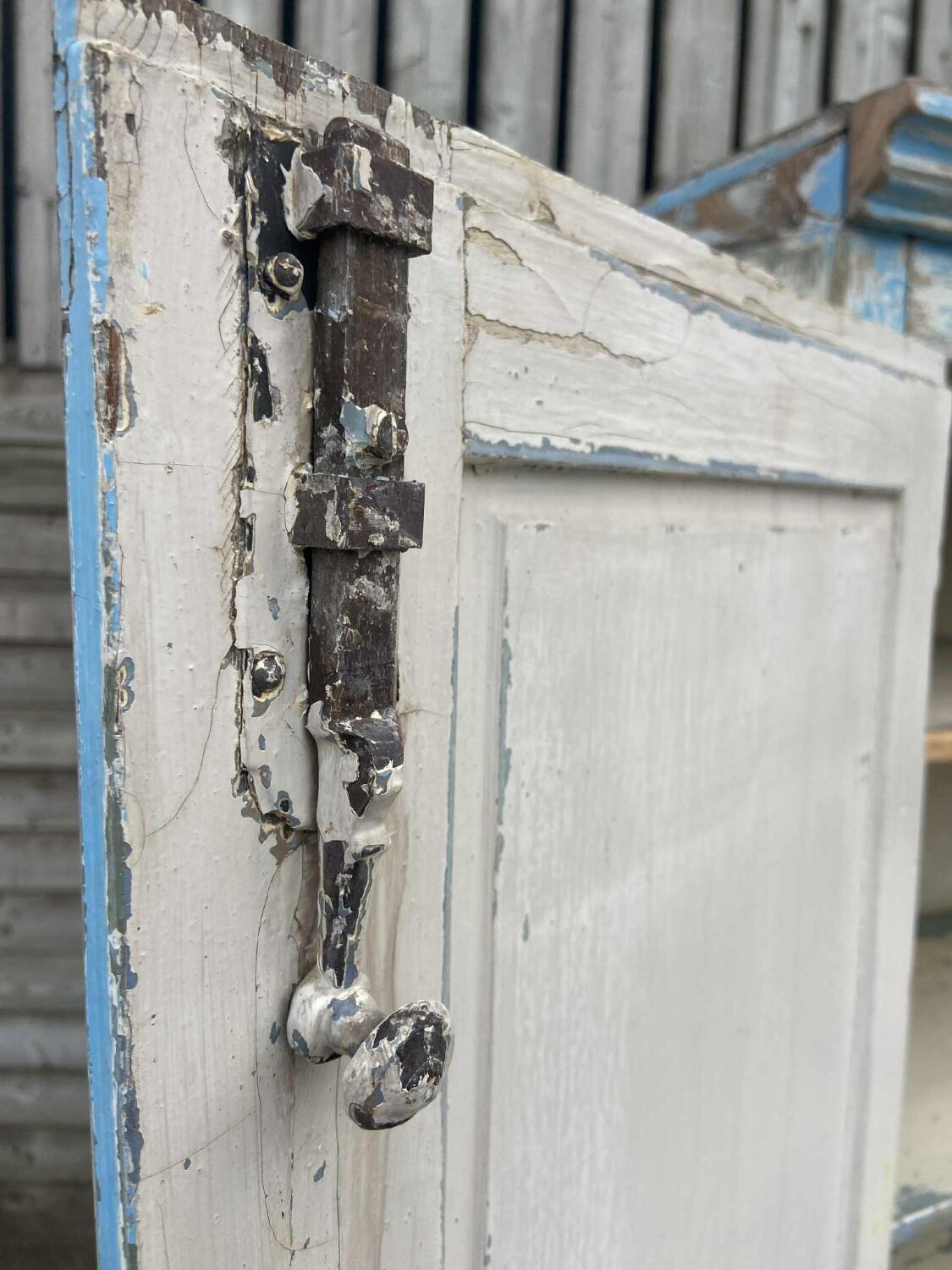 Armoire parisienne en bois