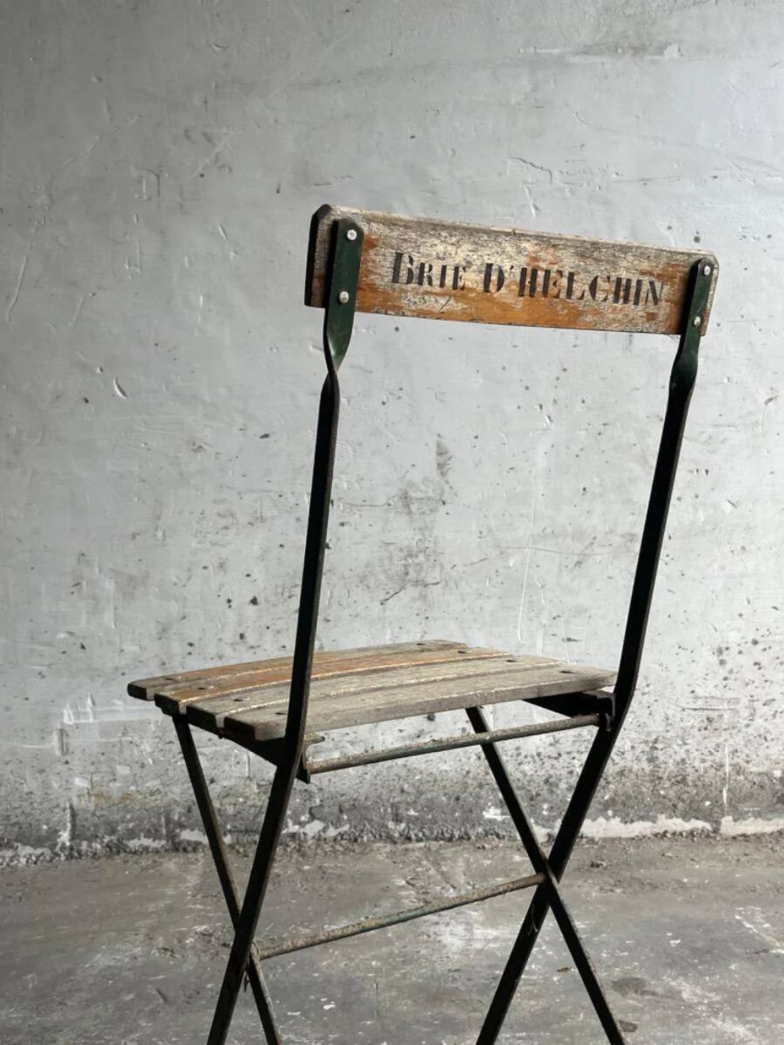Vintage 1930 brewery terrace table with green metal and wooden folding chair