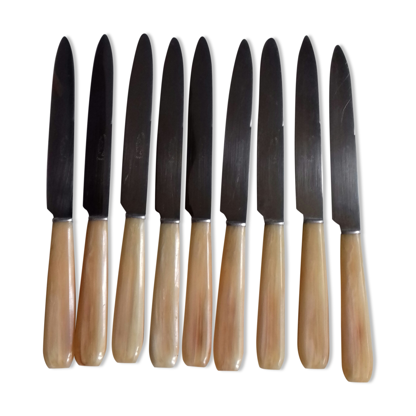 9 Knives