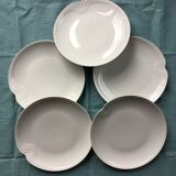 5 assiettes en porcelaine blanche
