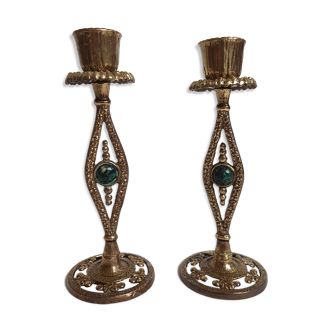 Paire de chandeliers en laiton ornés de cabochons de pierres gemmes made in Israël