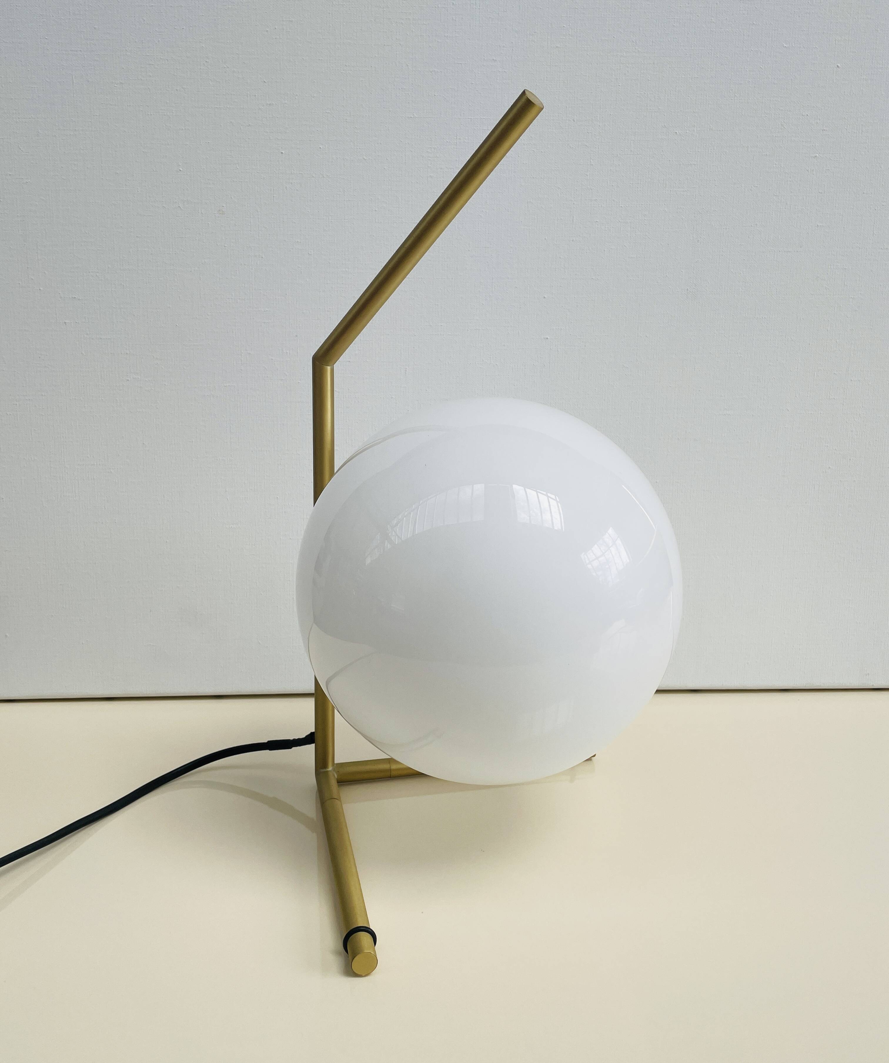 Lampe IC Lights T1 High éditée par Flos, design Michael Anastassiades
