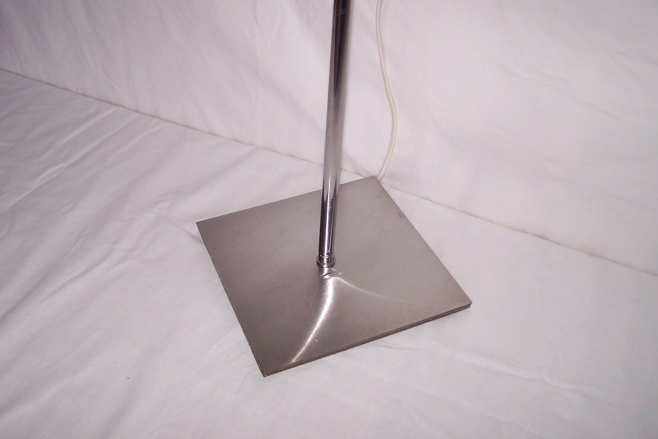 Magnetized spot lamp of the 70s