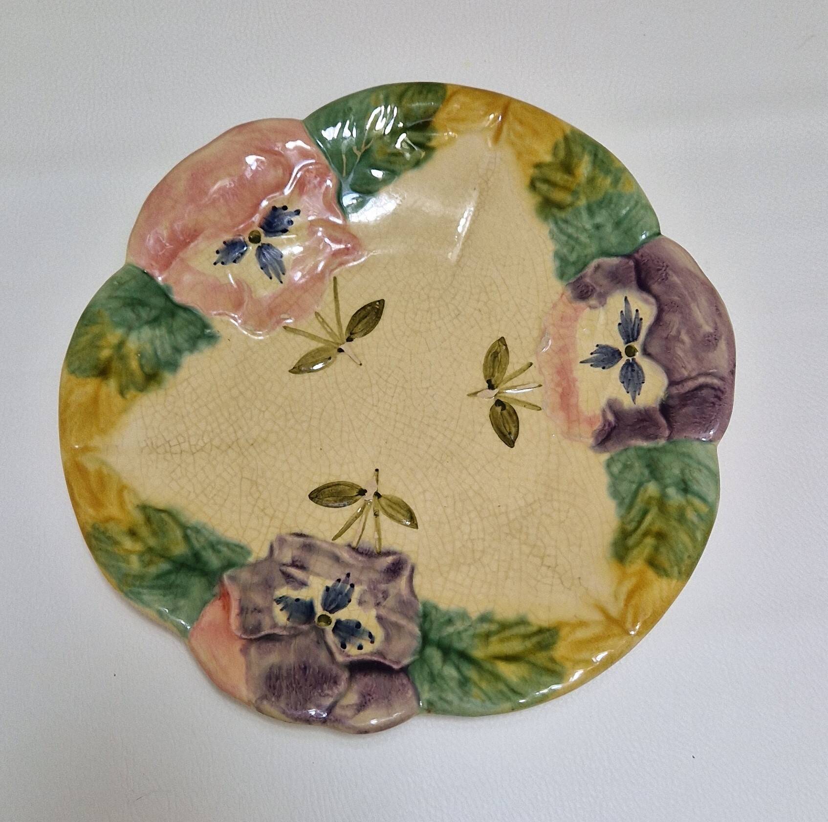 5 plates in hand-painted “faience d’art” slip