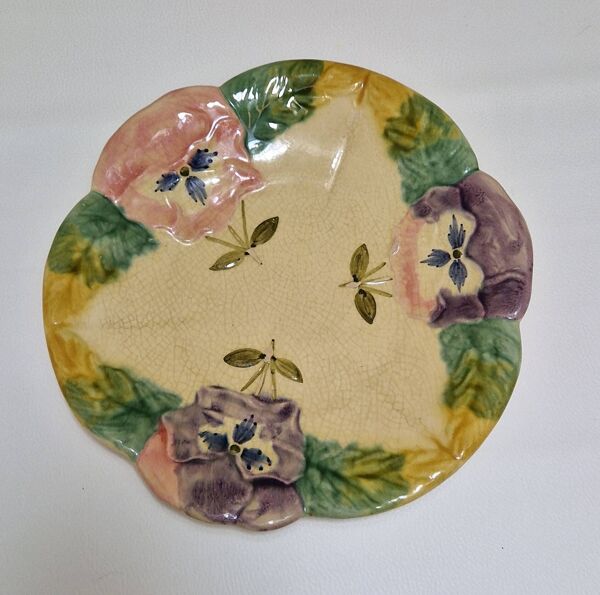 5 assiettes en barbotine ''faience d'art'' peinte a la main