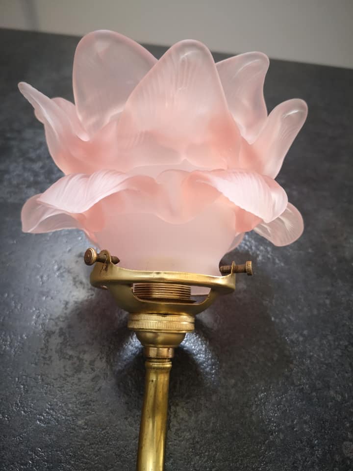 Applique ancienne tulipe pâte de verre rose porcelaine/ laiton art déco art déco 1920 n°2