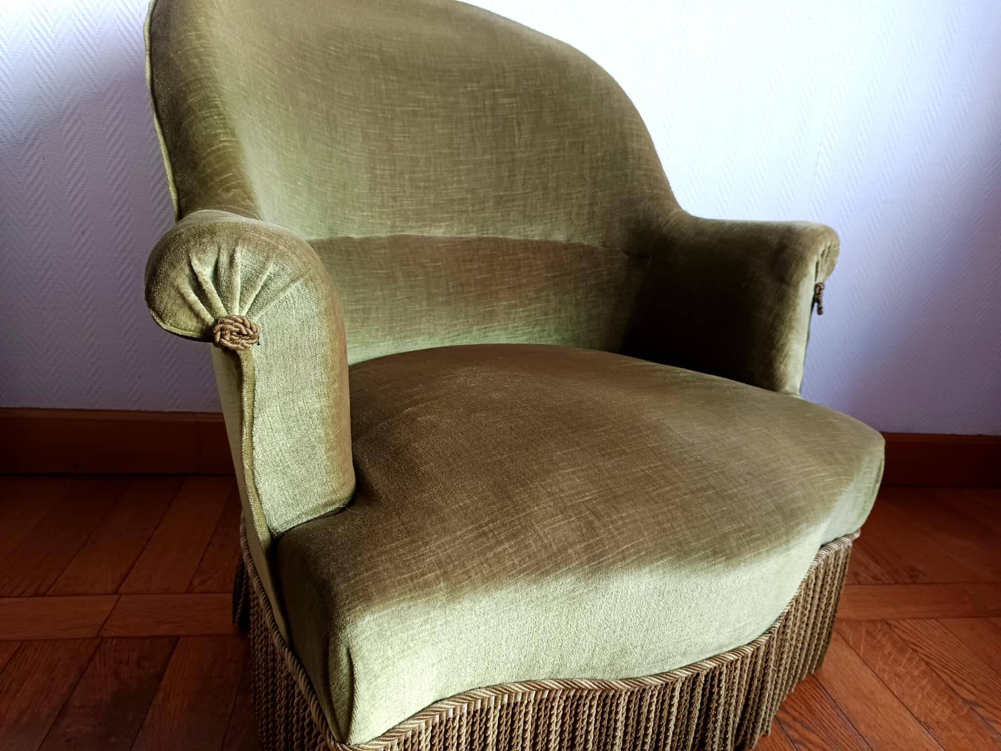 Fauteuil crapaud en velours vert art déco