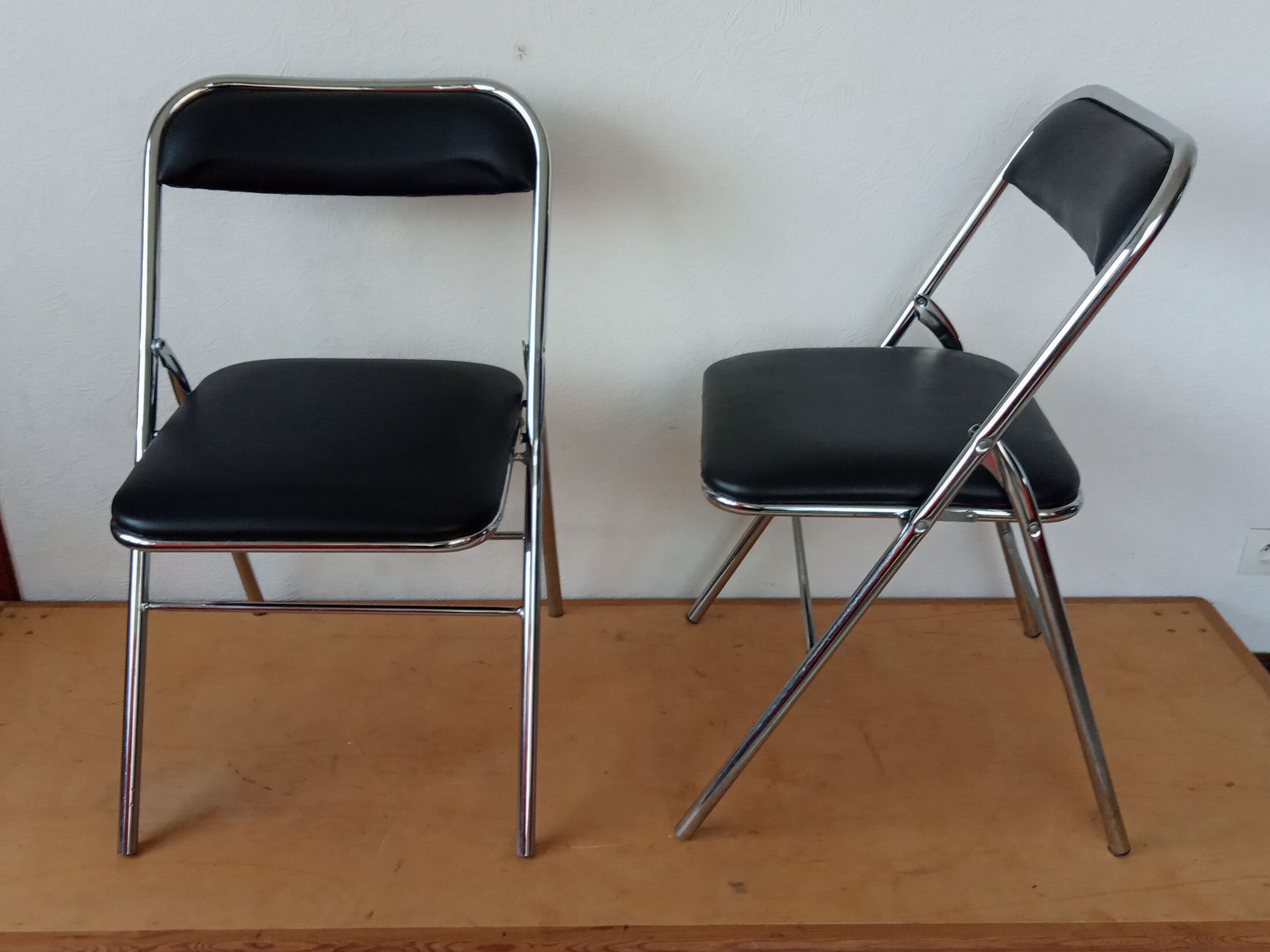 Pair of folding chairs 80s