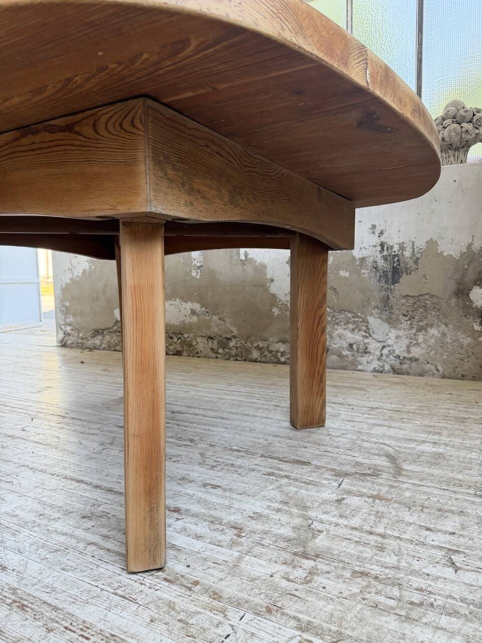 Round XL constructivist table