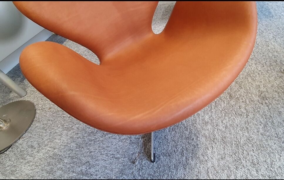 Pair of Swan armchairs by Arne Jacobsen for Fritz Hansen