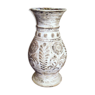 Ceramic vase