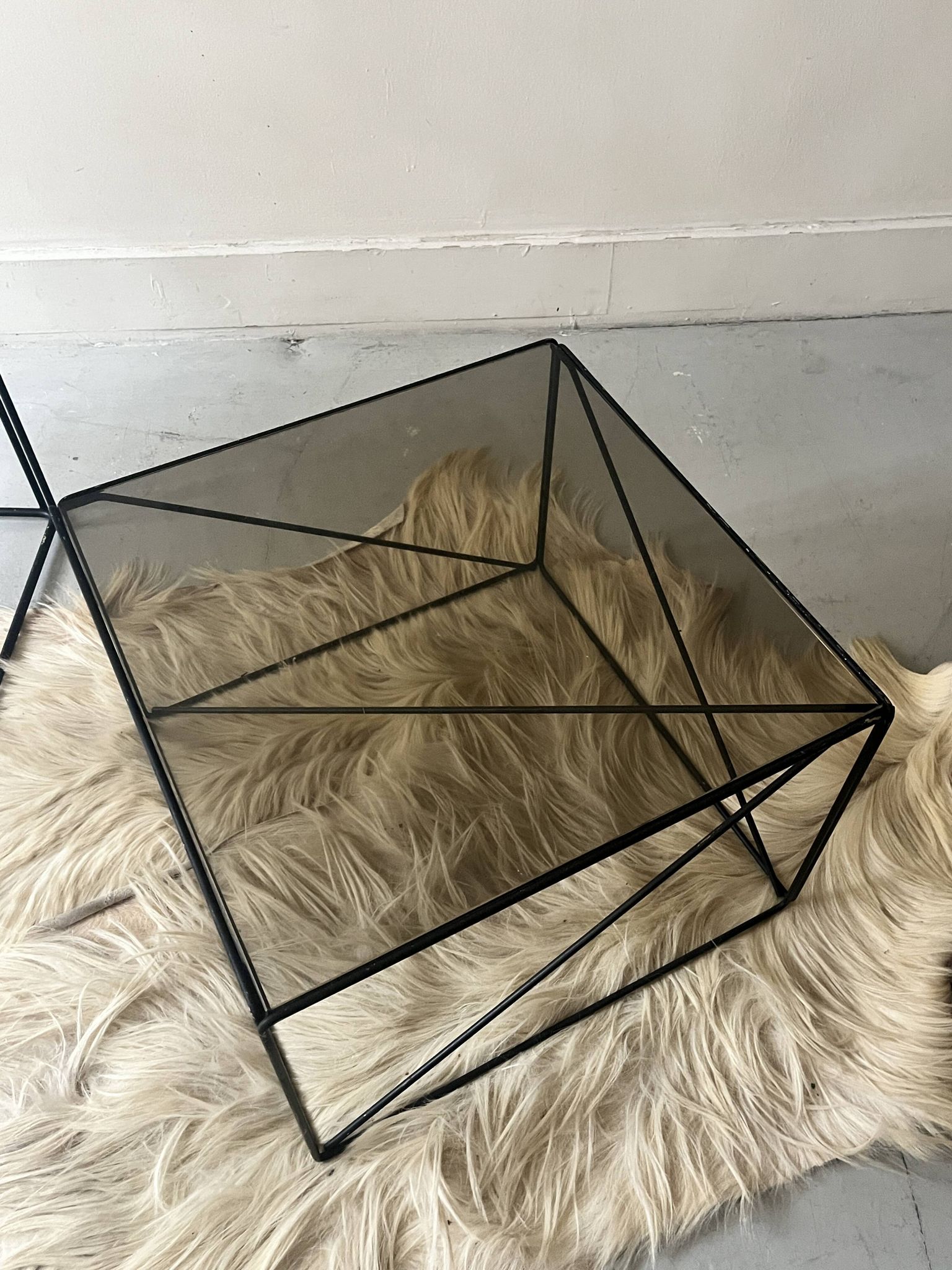 Isosceles coffee table in wire metal and black smoked glass, Max Sauze design 1970