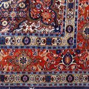 Tapis médaillon en laine fait main des années 1940, ivoire et marine, 212 × 312 cm