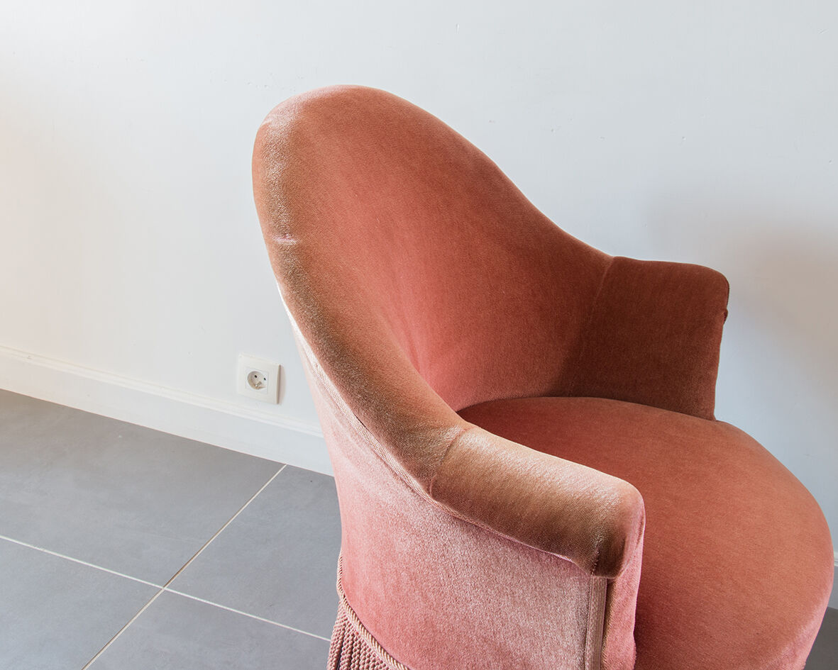 Old rose toad armchair