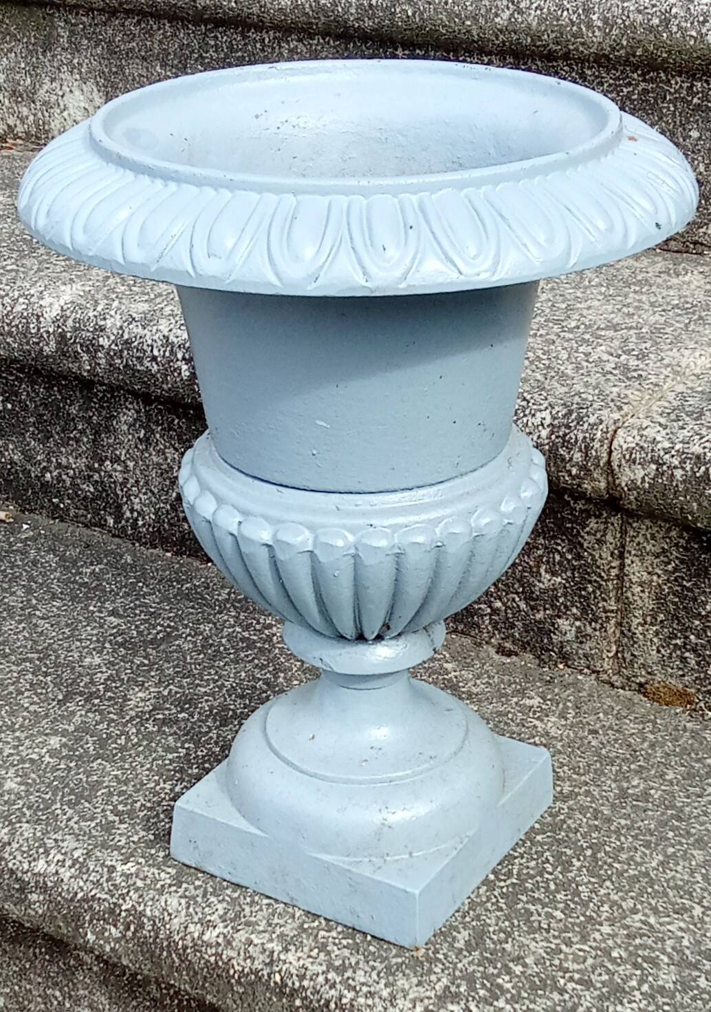 Ancient Médicis vase in cast iron