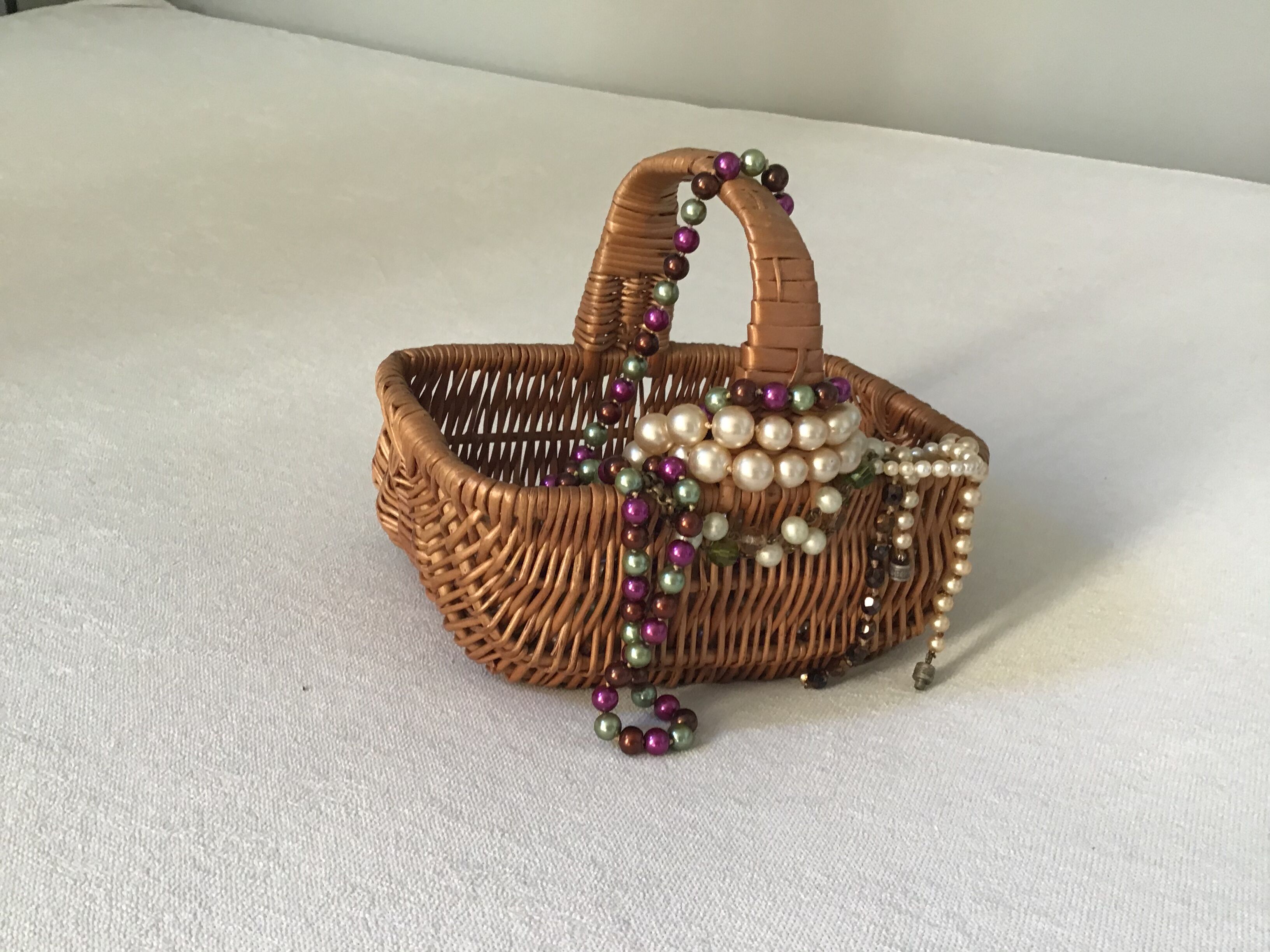 Panier osier fillette vintage