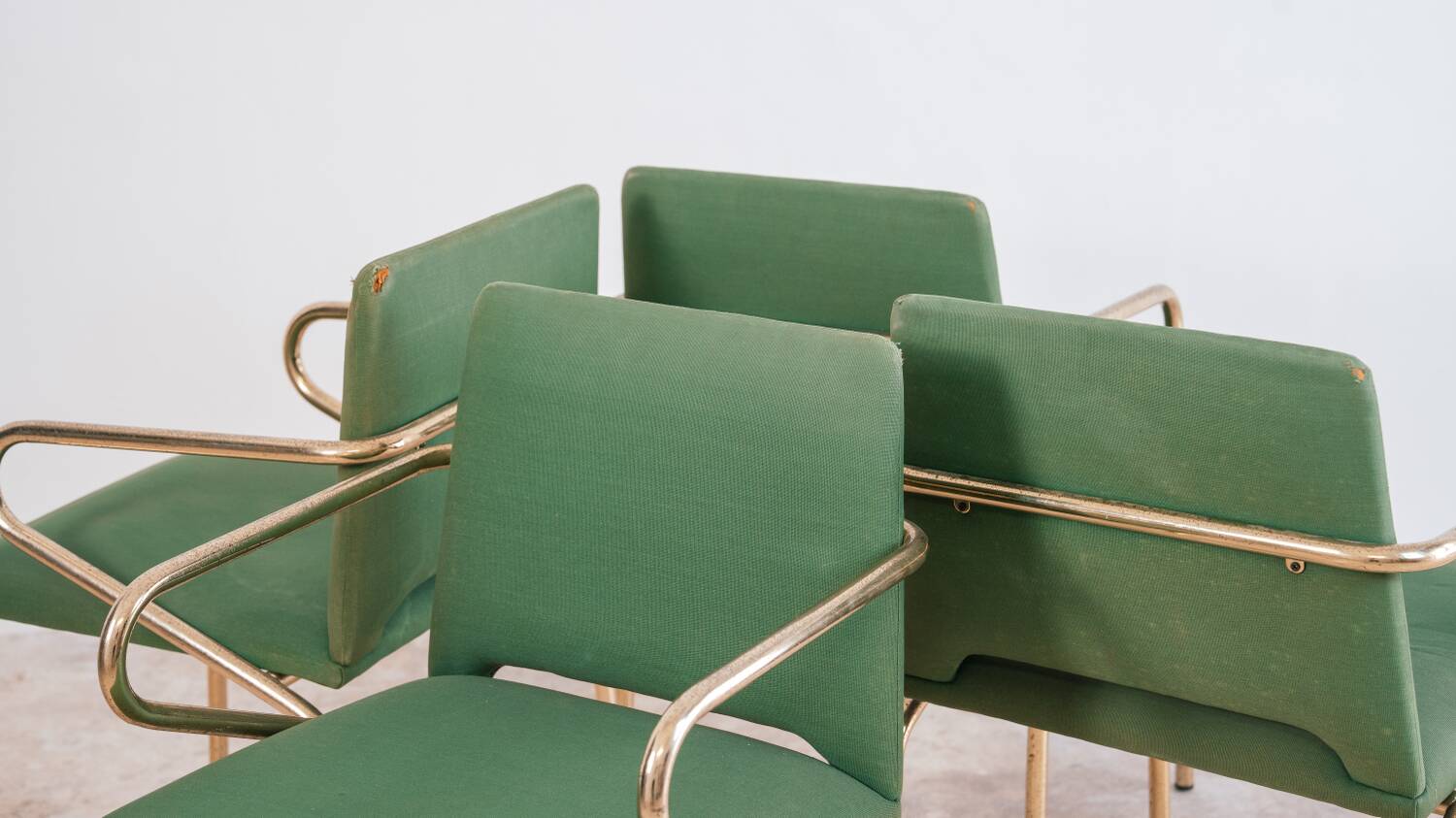 Set of 4 Hollywood Regency vintage design chairs from the 70s modern antiques.
