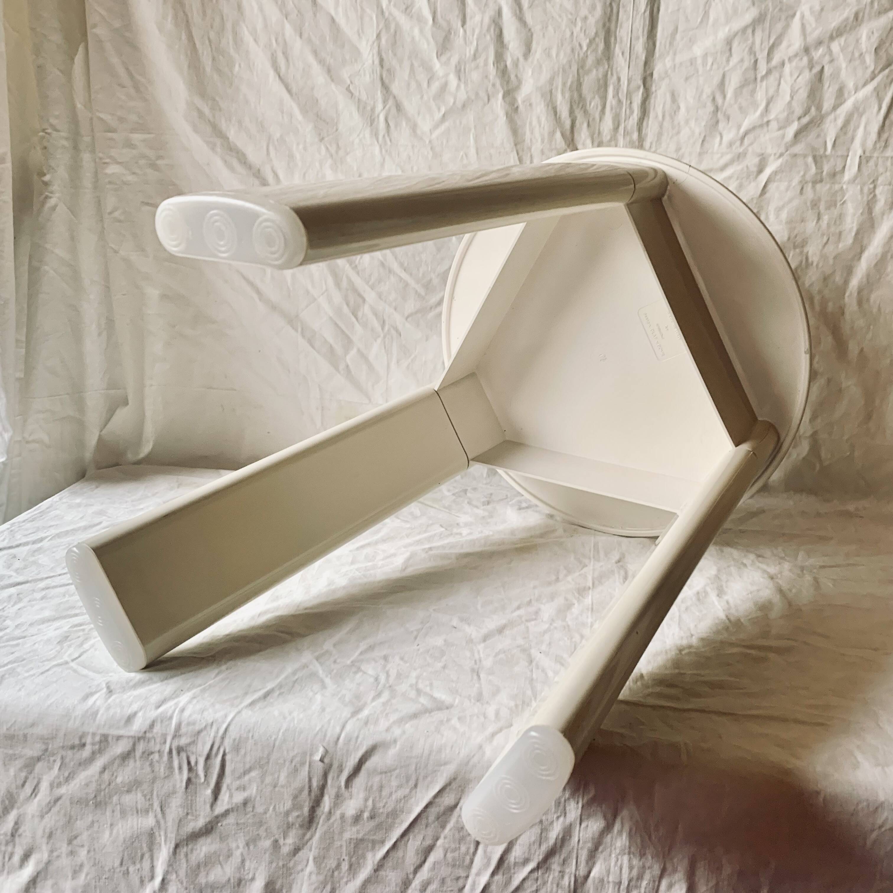 Vintage white plastic tripod stool Gedy - design Olaf von Bohr