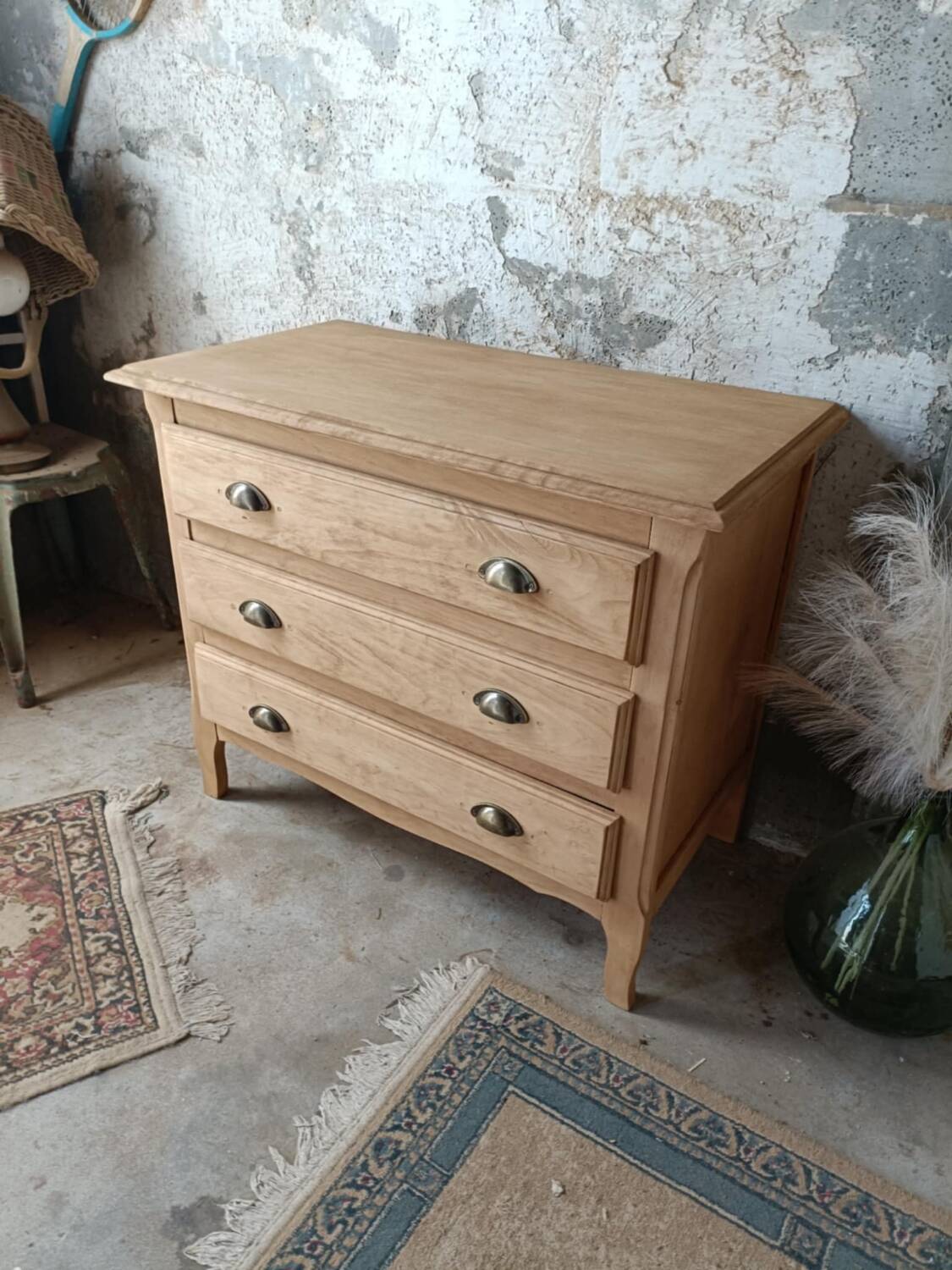 Wooden chest of drawers