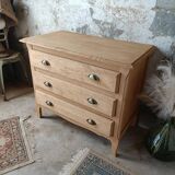 Wooden chest of drawers