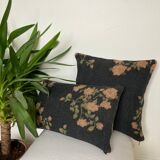 Coussin lin motif floral noir roses