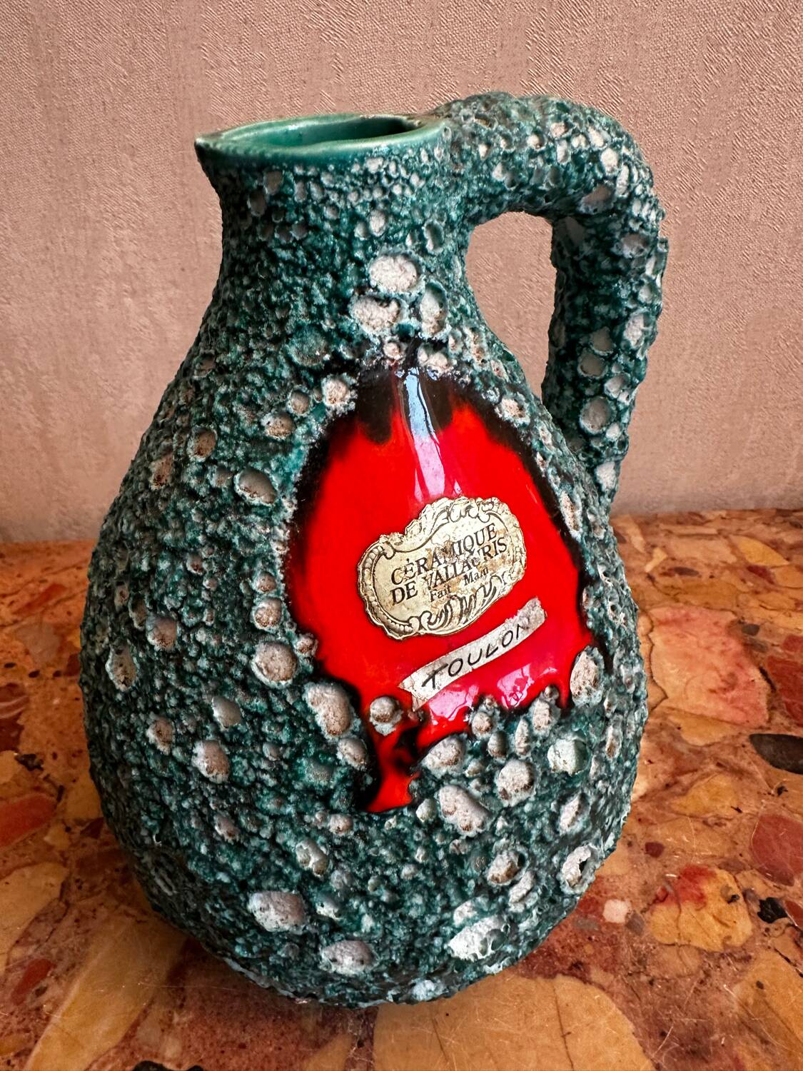 Pichet Vallauris années 60 rouge émaillé Fat Lava vert écume des mers