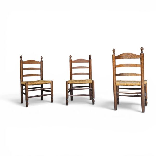 3 chaises d'enfant anciennes en bois à dossier échelle / siège en osier / années 1930
