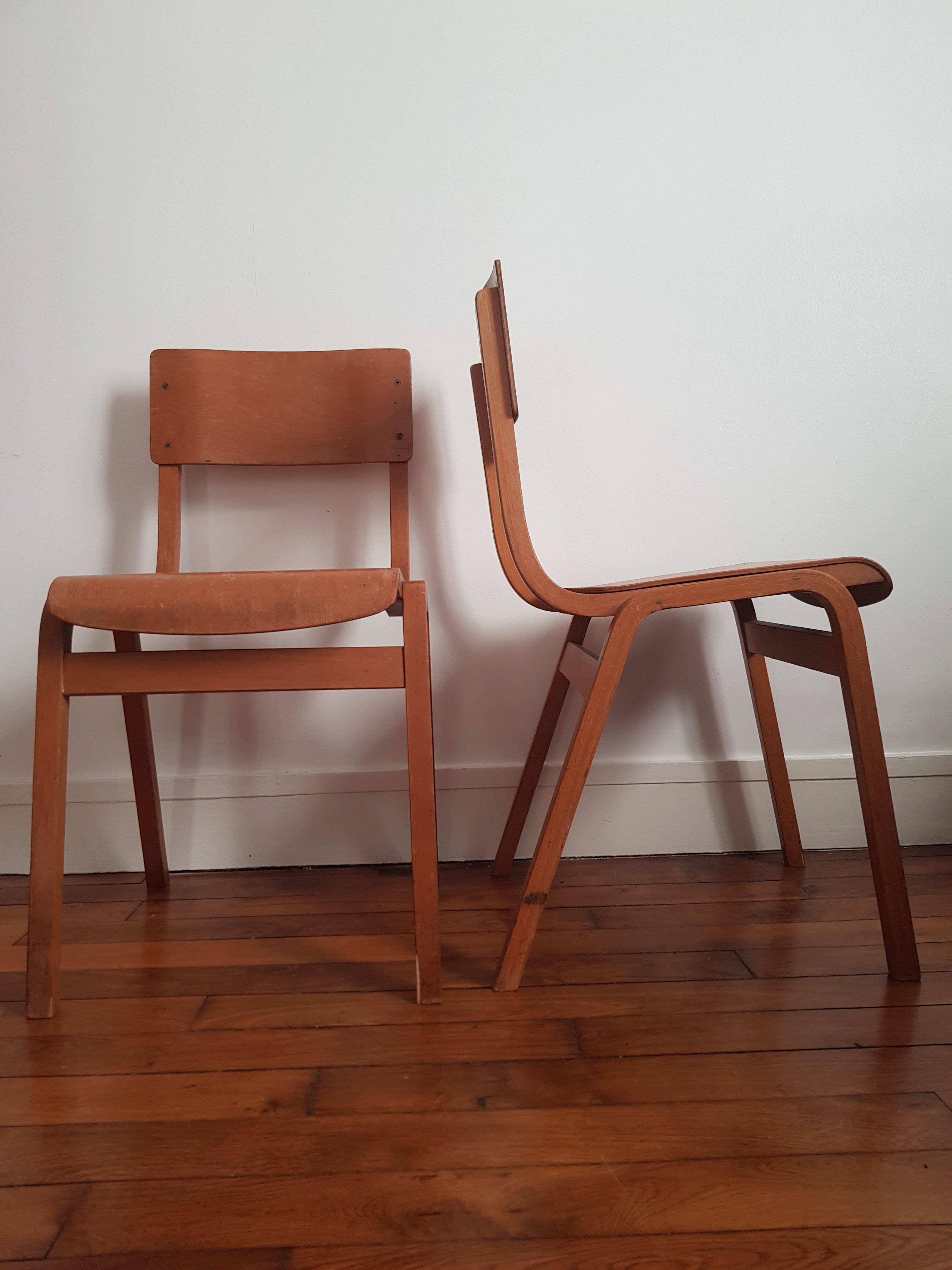 Lot de 2 chaises écoliers vintage en bois