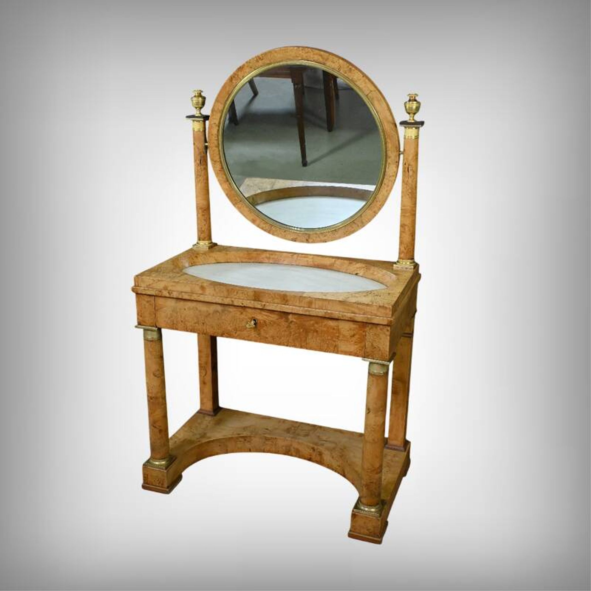 Dressing table in elm burl veneer, Empire period – Early 19th century