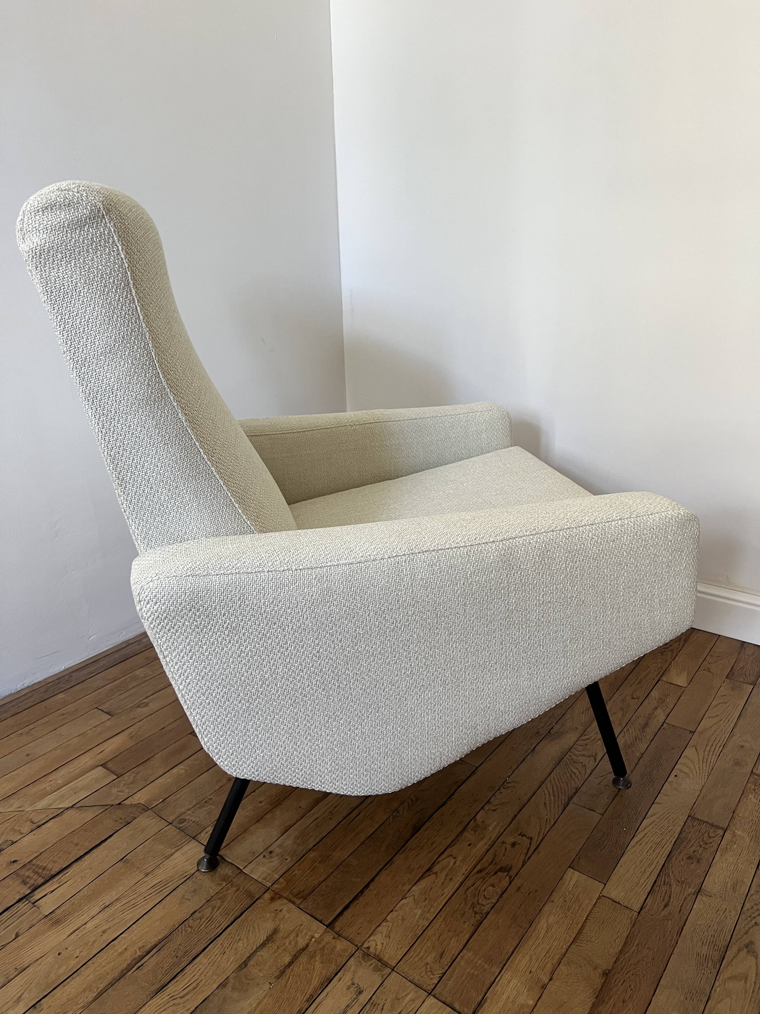 Pair of "Troïka" armchairs by Pierre Guariche, Airborne. Reupholstered 2026.