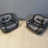 Set of black leather lounge chairs by Sapporo for Mobil Girgi, 1970s
