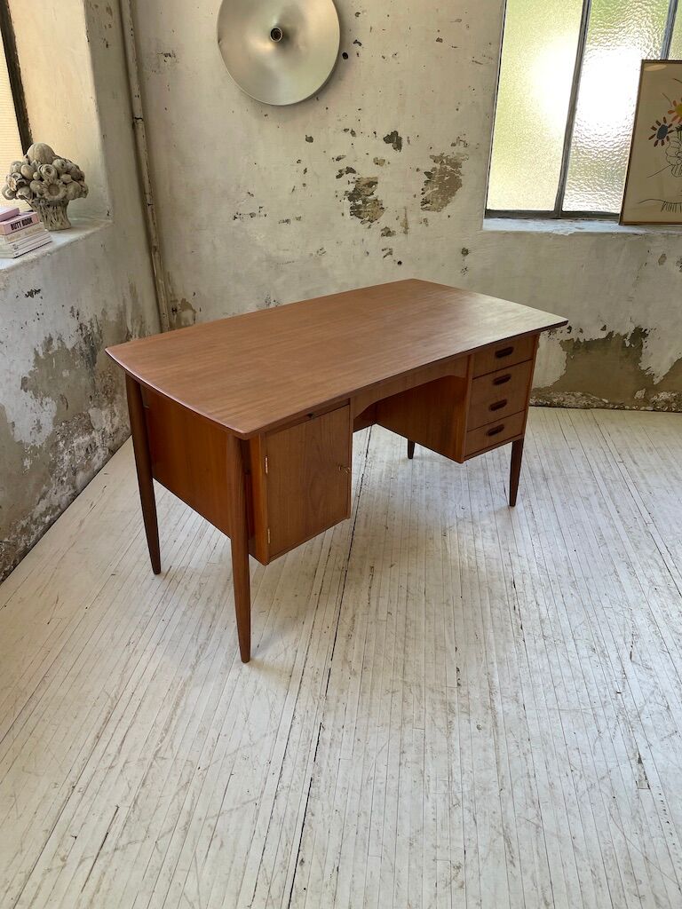 Scandinavian "boomerang" two-sided teak desk Midtjydsk Mobelfabrilk