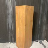 Pedestal column
