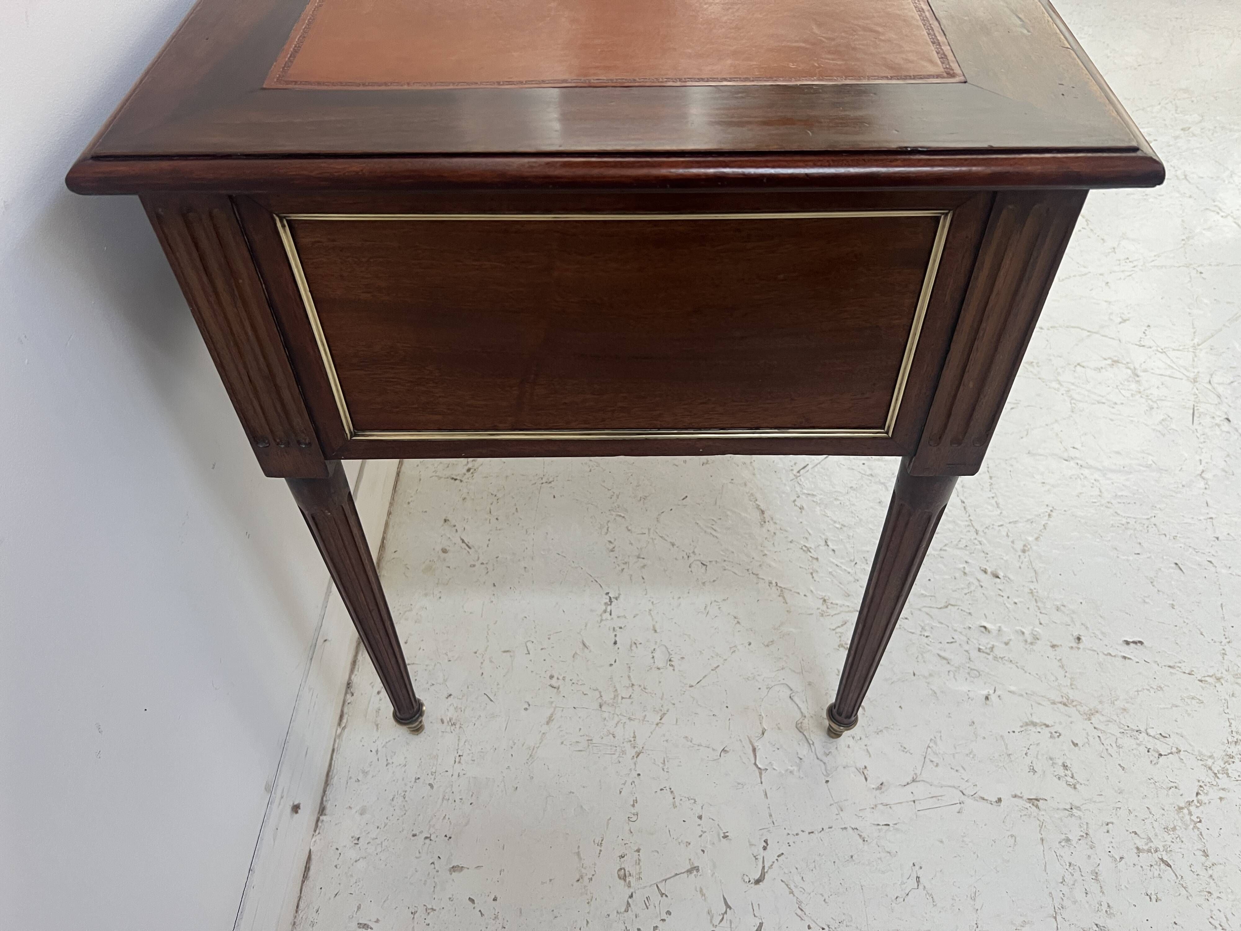 Louis XVI style desk in mahogany and mahogany veneer, 20th century.