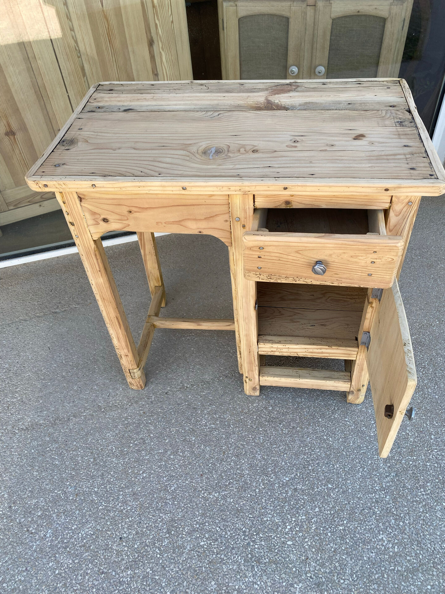 Child's desk