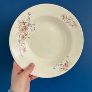 Ensemble de 6 assiettes creuses et 1 plat en terre de fer polychrome Choisy-le-Roi