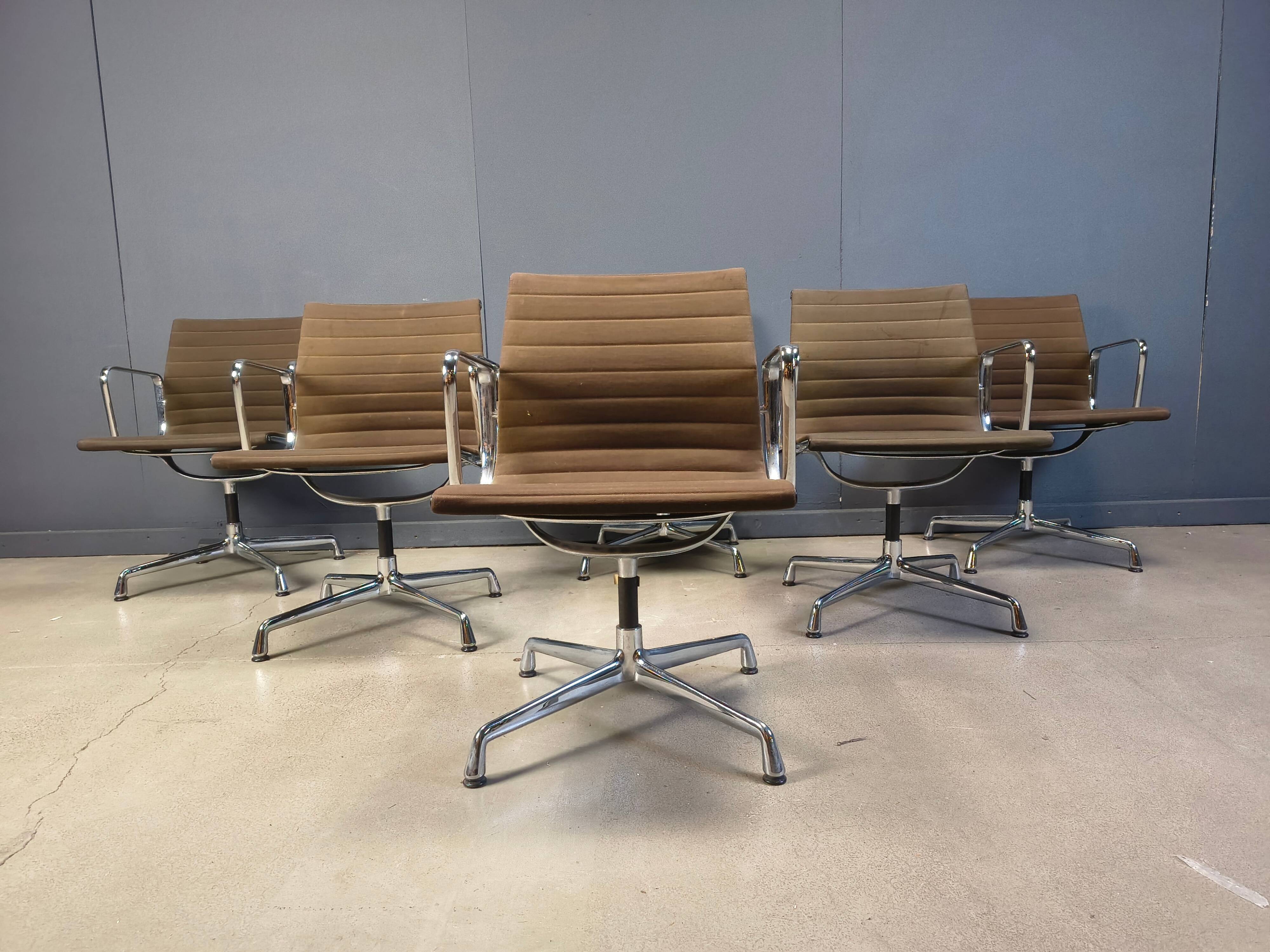Pair of vintage Eames for Herman Miller EA108 alu range office/desk chairs, 1980