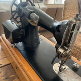 Old la perle sewing machine