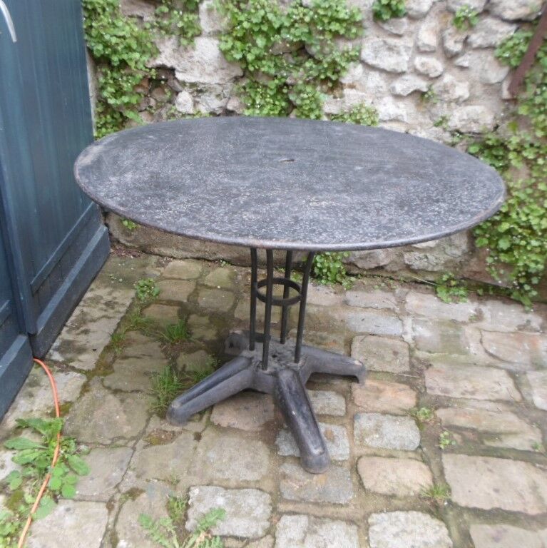 Round metal table