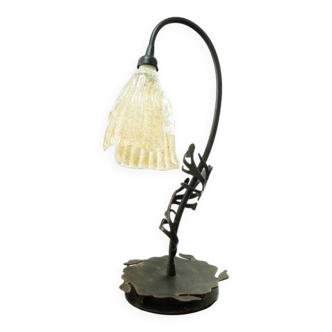 Lampe Art Deco en fer forgé et verre soufflé.