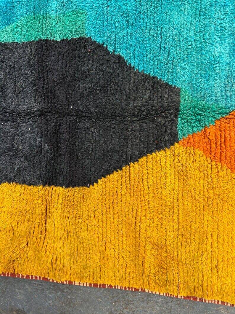 Handmade traditional Moroccan Berber rug size 150 x 250 cm