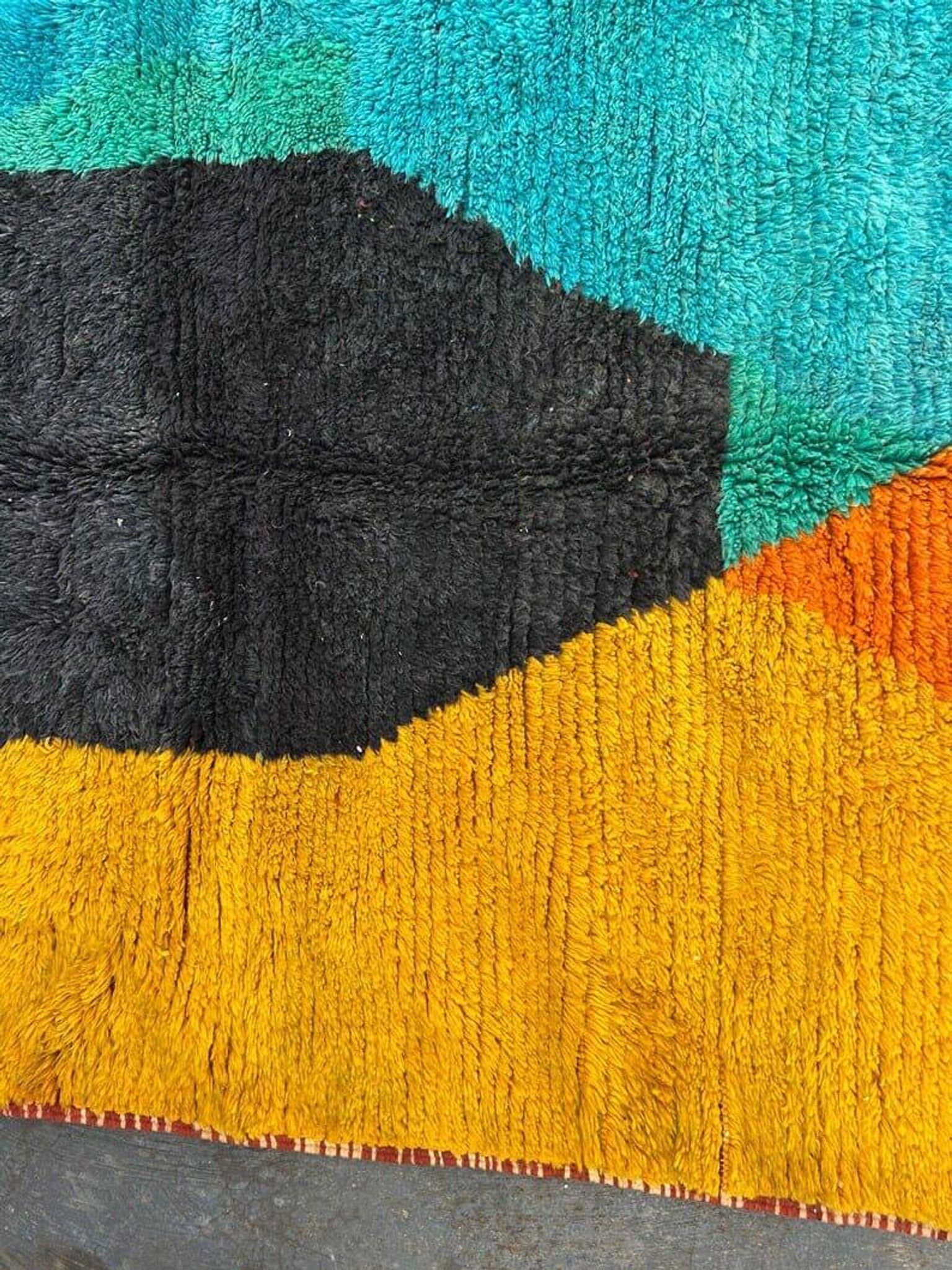 Handmade traditional Moroccan Berber rug size 150 x 250 cm